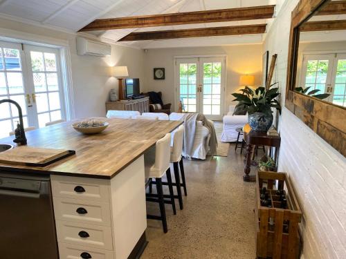 Orange House | Elegant Edward Townhouse 151 - Guest Rated: 8.8/10