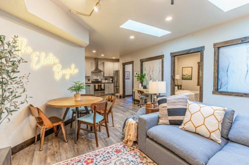 Bigfork Apartment | Stylish Retreat at The Electric Bungalow - Pet & Child Friendly