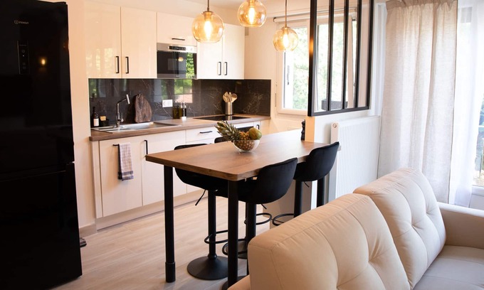 Divonne-les-Bains Apartment | Elegant Vigny: Family-Friendly Retreat with Top Reviews