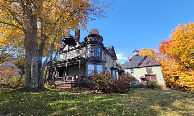 Bethel Bed & Breakfast | Exceptional Stay at The Elizabeth Inn with Hot Tub & Breakfast
