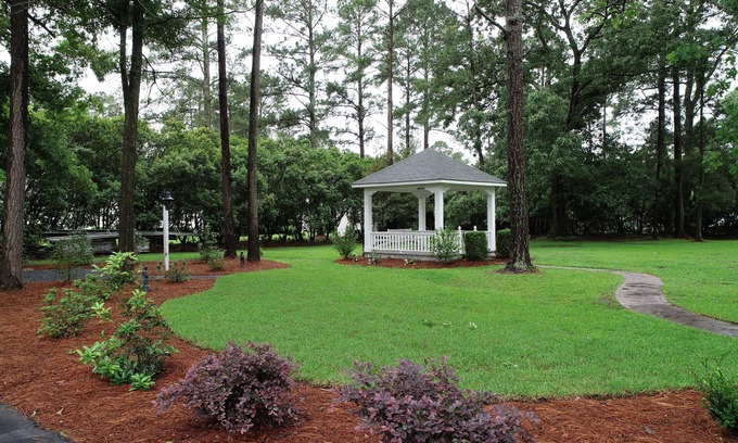 Elizabethtown Bed & Breakfast | Exceptional Stay at The Elizabethtown Inn with Breakfast