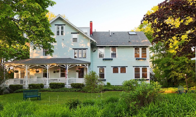 Bar Harbor Bed & Breakfast | Elmhurst Inn: Guest Rated 9.8 with Pool & Family Amenities