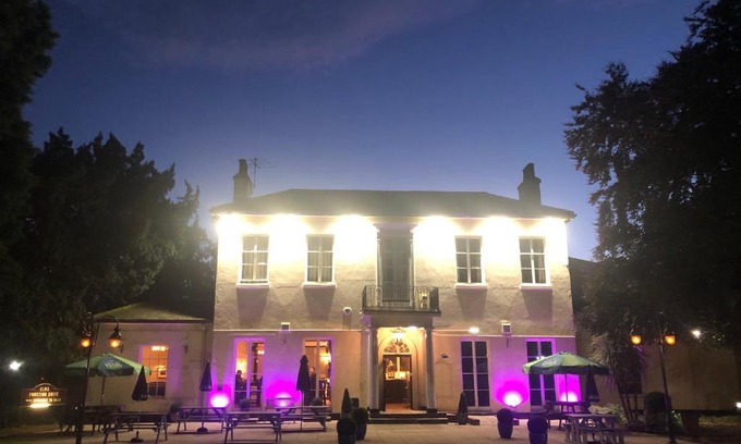 Retford Hotel | Pet-Friendly Comfort at The Elms Hotel with Breakfast Included