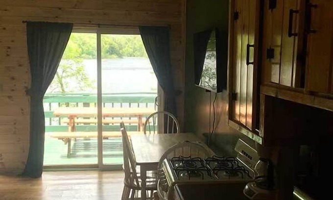 Lake Luzerne-Hadley Cottage | Scenic Elms Waterfront Cottages with Oceanfront Amenities