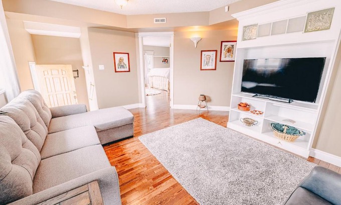 Drumheller Apartment | Child-Friendly Elowen Suite in Vibrant Downtown Area