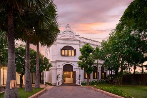 Siem Reap Resort | Experience The Embassy Angkor Resort & Spa: 5-Star Serenity