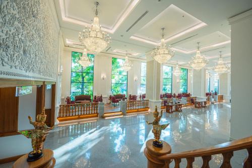 Chang Khlan Hotel | Premier Stay at The Empress Chiang Mai - 5-Star Experience