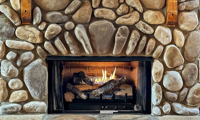 Lake Lure Cabin | Cozy Log Home Retreat with Fire Pit & Inviting Amenities