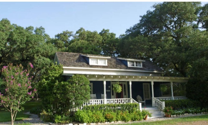 Cat Spring House | Discover Lehmann House: Ocean View & Spa on Cowboy Ranch