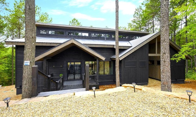 Broken Bow Apartment | Experience The Enclave: Guest Rated 10/10 Family Retreat
