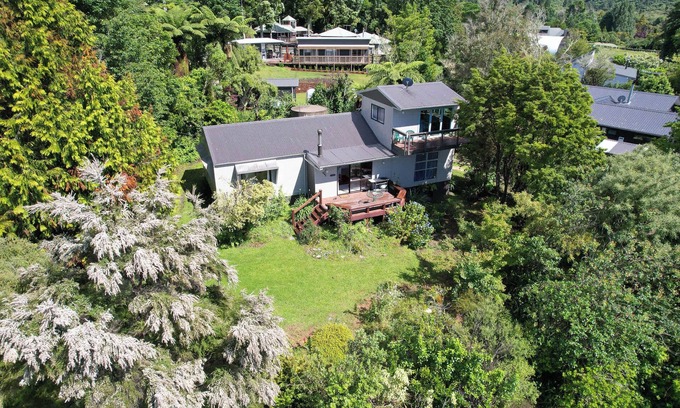 Lake Tarawera House | Inviting Enclave Bach: 3 Bedrooms, Pet Friendly & Breakfast