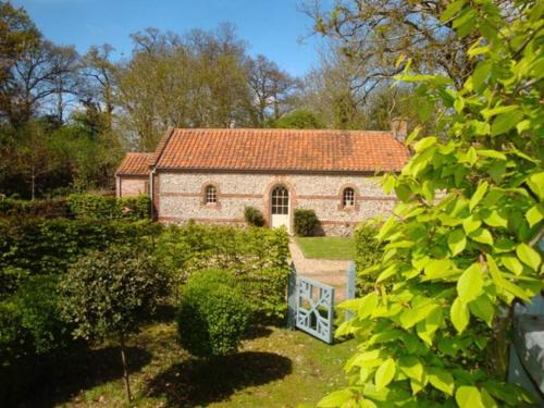 Dereham House | Discover The Engine House: Pet & Child Friendly Retreat