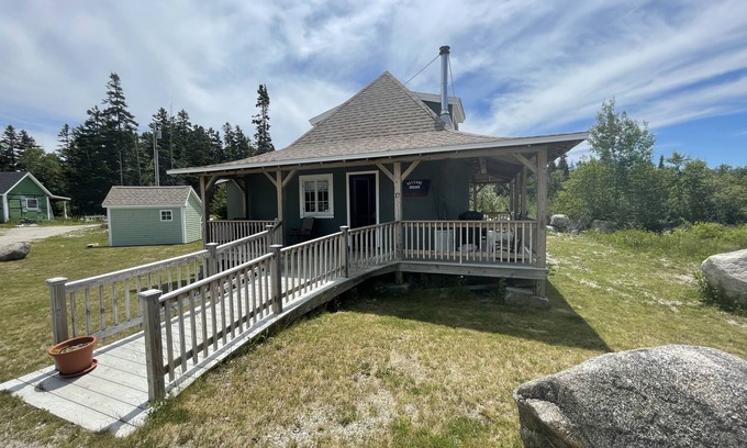 Vinalhaven Cabin | Guest Rated 10/10: The Enoch Cottage at East Boston Quarry