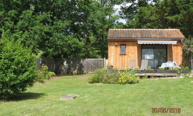 Saint-Leon-sur-Vezere Ski Chalet | Eco-Friendly Ensoleillade Chalet with Pool and Spa Retreat