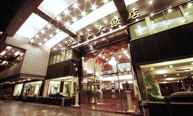 East District Hotel | Comfortable Stays at The Enterpriser Hotel with Breakfast