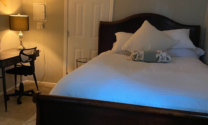 St. James House | Comfortable Rooms for Pets, Families, and More