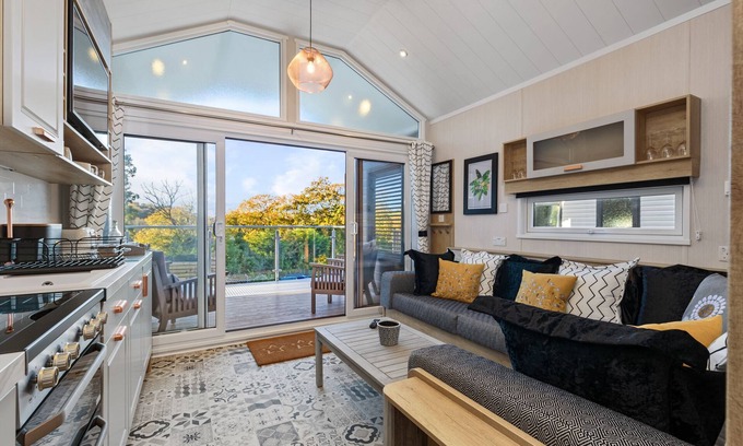 Wiseman's Bridge Ski Chalet | Beachside Retreat: The Escape - Pod with Ocean View Amenities