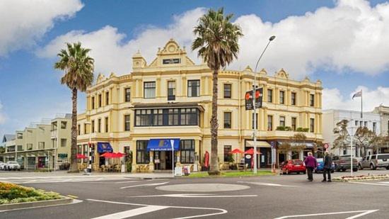 Devonport Hotel | Oceanfront Escapes at The Esplanade Hotel - 4-Star Comfort