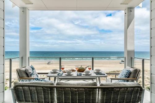 Moana Apartment | Elegant Stay at The Esplanade - Family-Friendly 3 Bed Apt