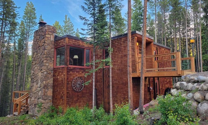 Westridge House | Discover The Essence of Colorado: Family-Friendly Retreat