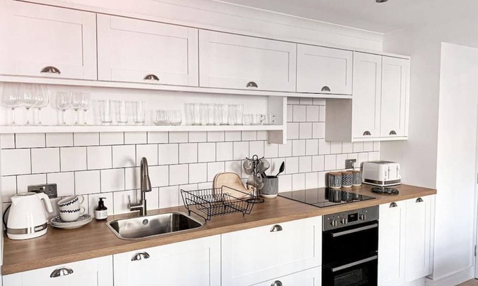 Broughty Ferry Apartment | Cozy Estuary Apartment - Steps from the Beach and Pet Friendly