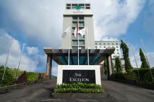 Palembang Hotel | Elegant Stay at The Excelton Hotel with Pool & Dining