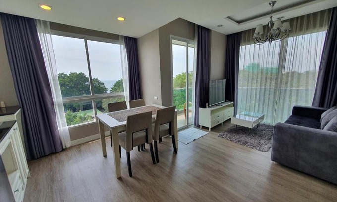 Saen Suk Apartment | Exclusive Oceanfront Suite with Rooftop Pool and Top Reviews