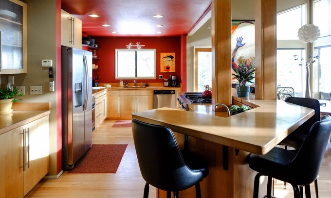 West Hills House | Discover The Executive Lodge: Top-Rated Retreat Near Bend