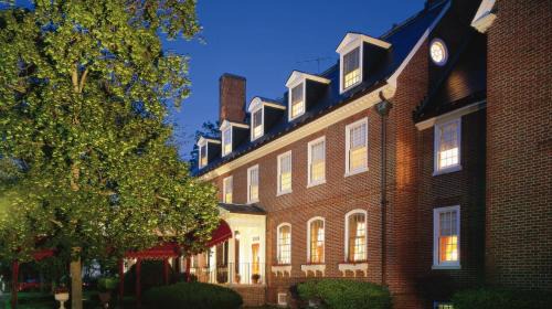 Exeter Hotel | Experience Comfort and Dining at The Exeter Inn