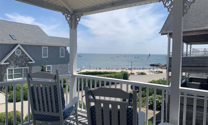 Niantic House | The Fairmont - Bay Views and Beach Access