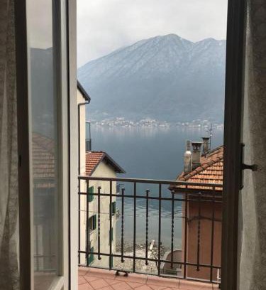 Colonno Apartment | The Family Houses - Apartments with Balcony and Lake View