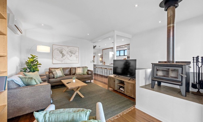 Woolloongabba House | Family-Friendly Queenslander Retreat in Woolloongabba