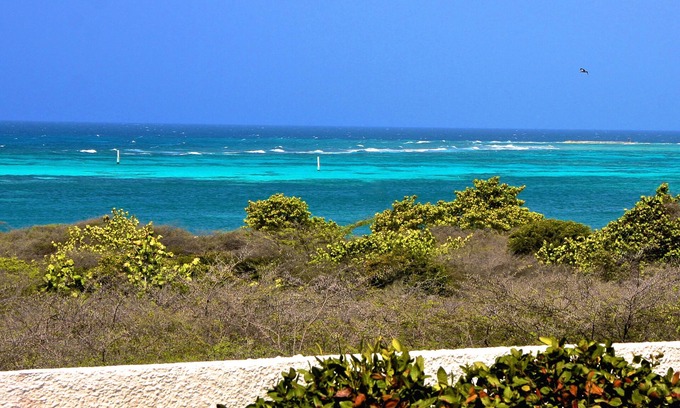 Sero Colorado House | Oceanfront Baby Beach Vacation Home with Caribbean Views