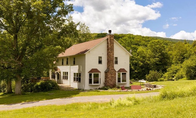 Roxbury House | Discover The Farm at Meeker Hollow: Family & Pet Friendly Retreat