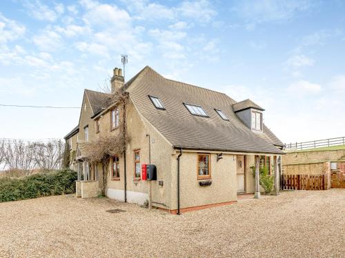 Chipping Norton House | Pet-Friendly Retreat at The Farm House - Guest Rated 9.8/10