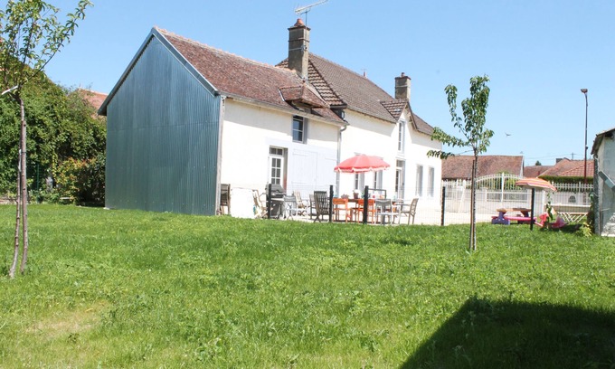 Villechetif House | Child-Friendly Country House with Ocean and Lake Views