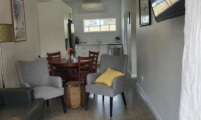 Timbumburi Apartment | Explore The Farm Shed: Family-Friendly with Pool & Breakfast