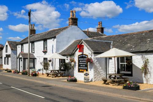 Bankend Hotel | Inviting Stay at The Farmers Inn with Breakfast & Family Fun