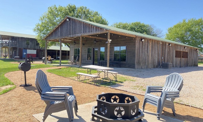 Caldwell Other | Top-Rated Family Retreat at The Farmhouse at Copperas Creek