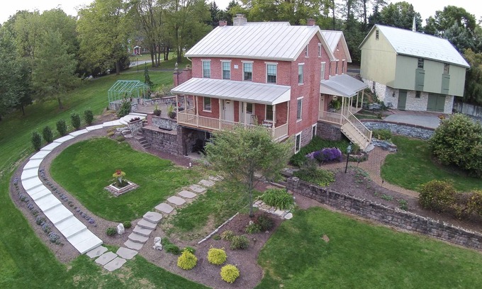 Elizabethtown House | Experience The Farmhouse at Historic Acres of Hershey