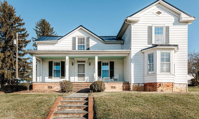 Waynesboro House | Unforgettable Stay at The Farmhouse: Waynesboro, Sleeps 12