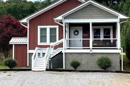 Skyland House | Oceanfront Getaway at The Farmhouse at Wolfehaven