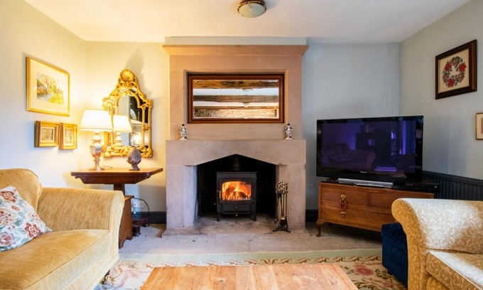 Bakewell House | Discover The Farmhouse: Pet-Friendly Retreat with Pool