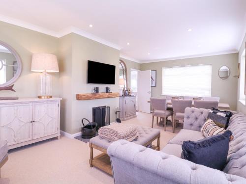 Saint Osyth House | Discover The Farmhouse: Pet and Child Friendly Retreat