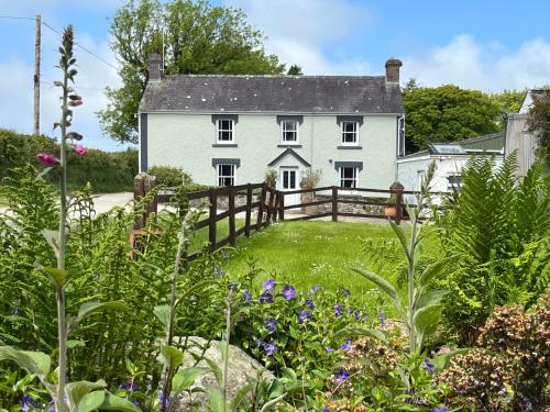 Cardigan House | Experience The Farmhouse: 4-Star Family-Friendly Escape