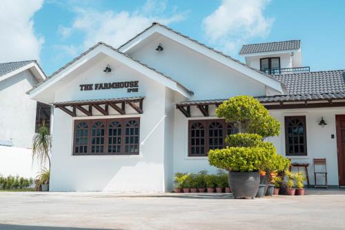 Ipoh Hotel | Inviting The Farmhouse: Child-Friendly Retreat with 9.6 Rating