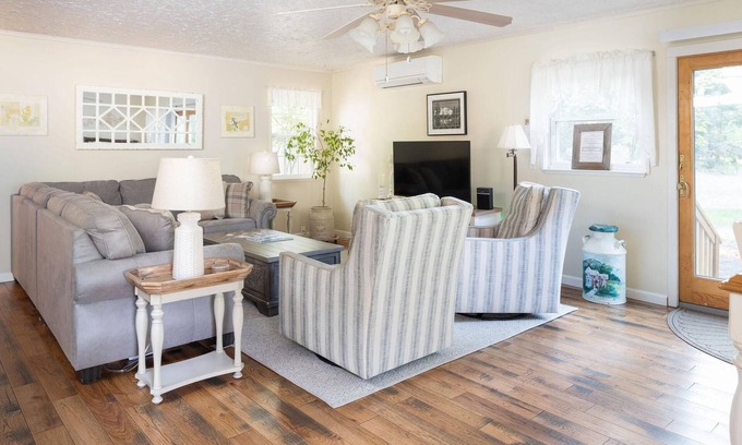 Packwood House | Idyllic Farmhouse Retreat with Spa and Hot Tub Amenities