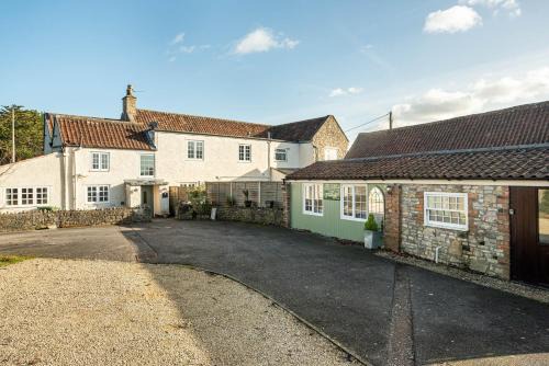 Upton Cheyney House | Cozy Farmhouse Retreat with Two Hot Tubs & Pet-Friendly