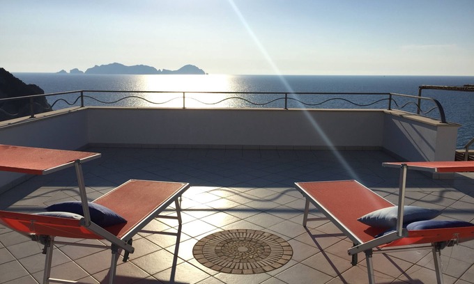 Le Forna Apartment | Seaside Retreat: The Faun's House with Ocean Views