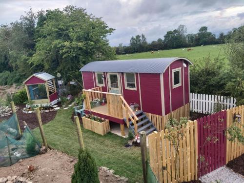 Curraghboy Other | Family-Friendly Feathers Shepherds Hut with Kitchen Access